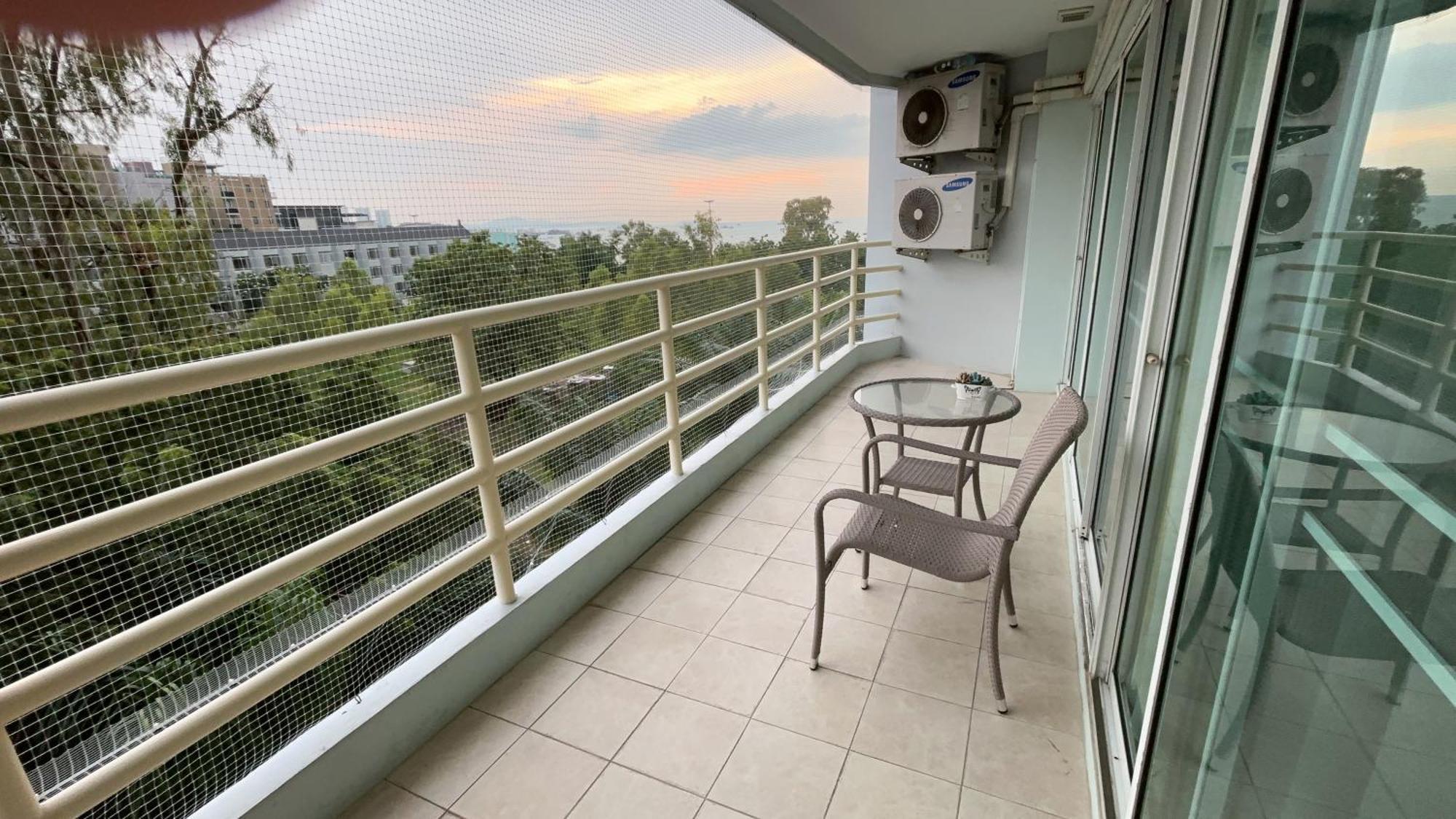 View Talay 6 Pattaya Beach By Anatolia Condo Suite Buitenkant foto